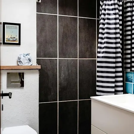 펜션 Bathing, Fishing And Surf By The Coast